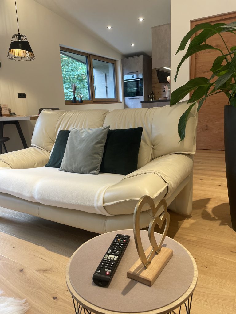 23B9D1E2-413A-4C73-8CD6-76714E33A7E7