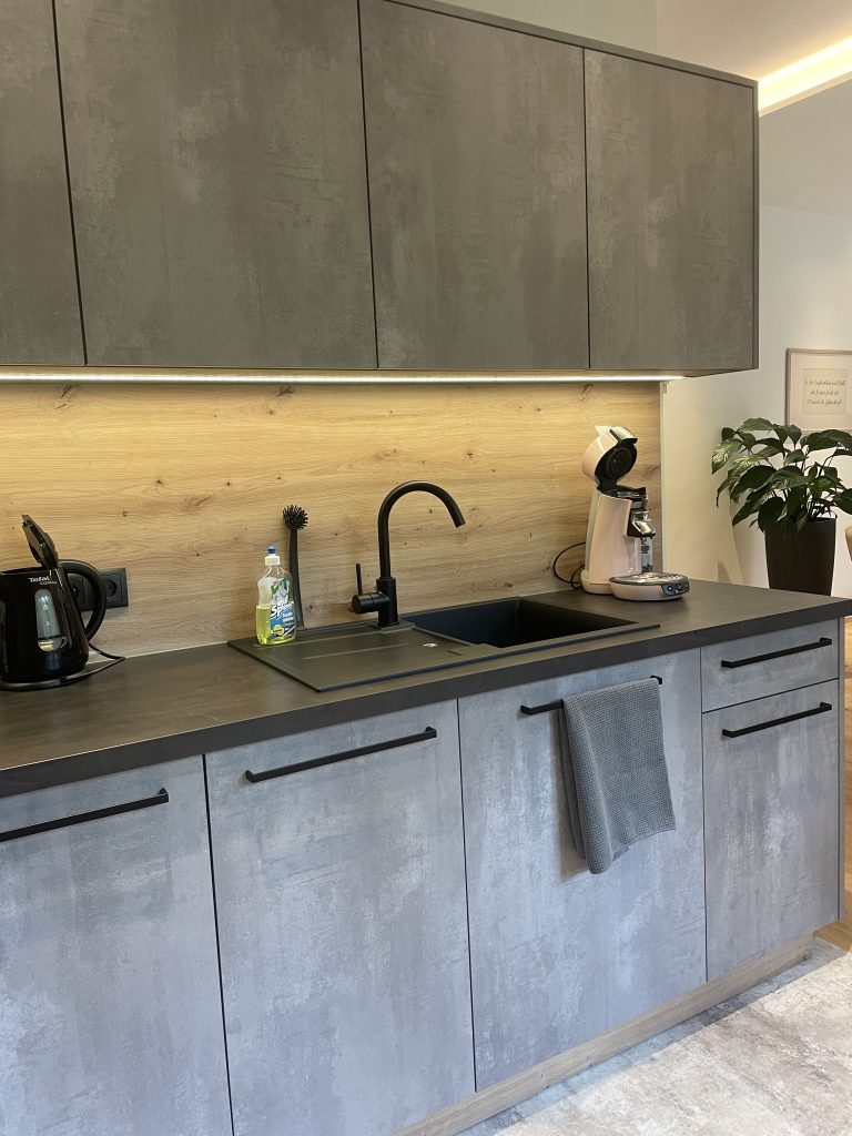 B68AEA86-B926-4F28-AF63-A52CC4B5C71F